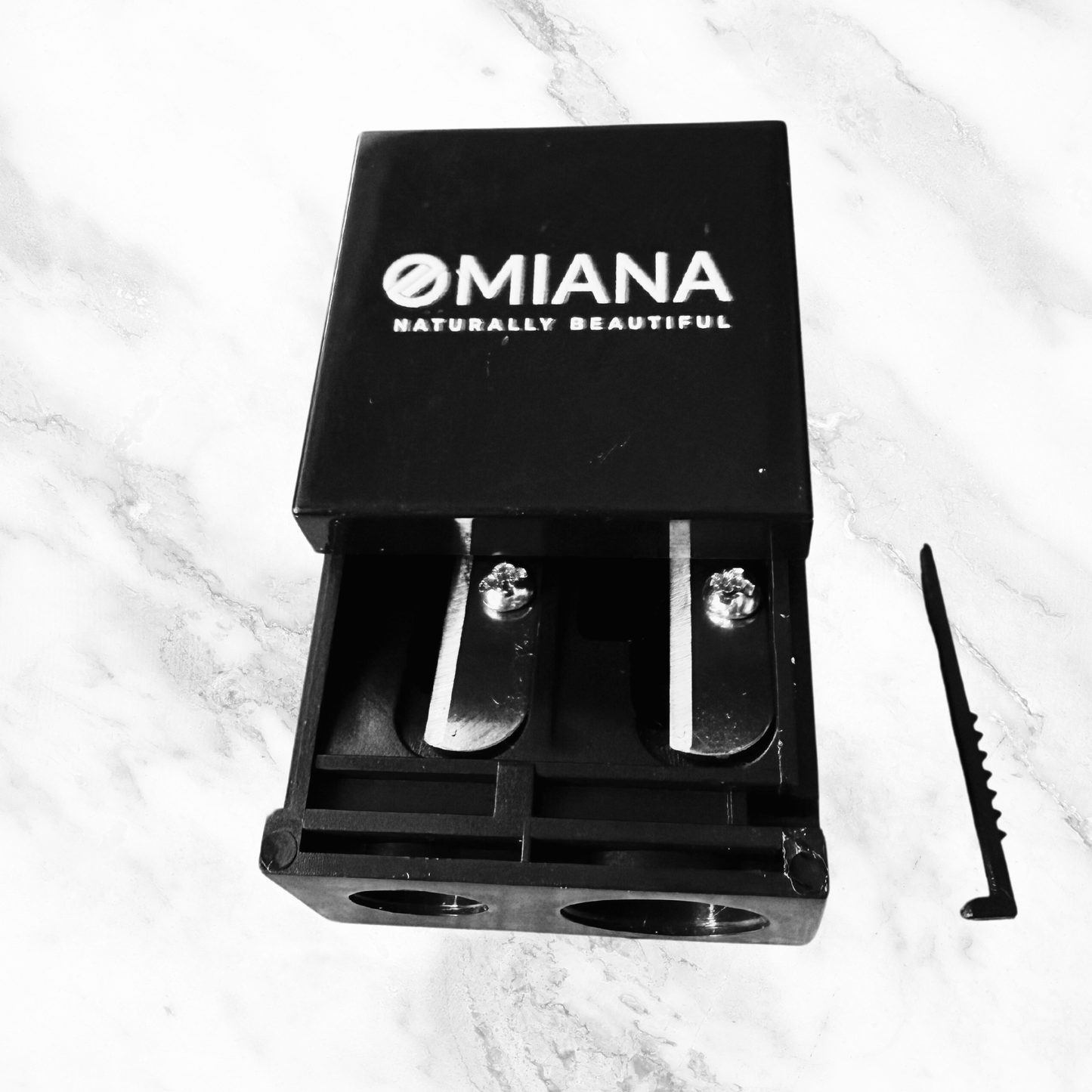 Omiana dual barrel makeup pencil sharpener