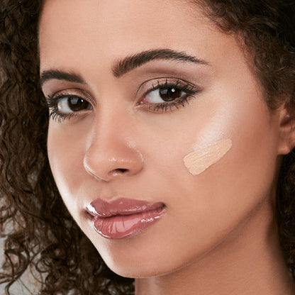 Adaptive concealer without titanium dioxide